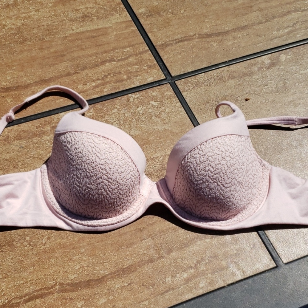 VS bra size 32D worn once